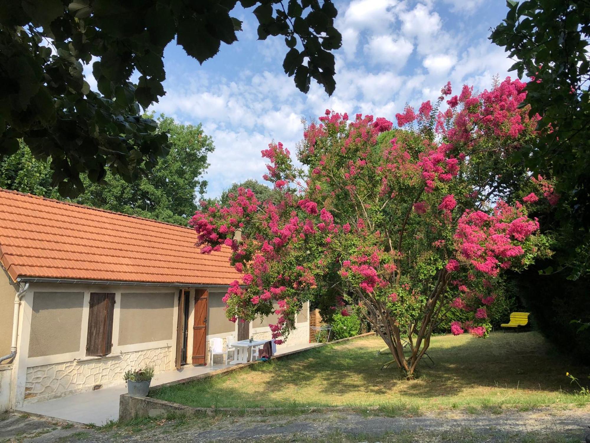 Pays-de-Belvès. Maison entre campagne et village. Esterno foto