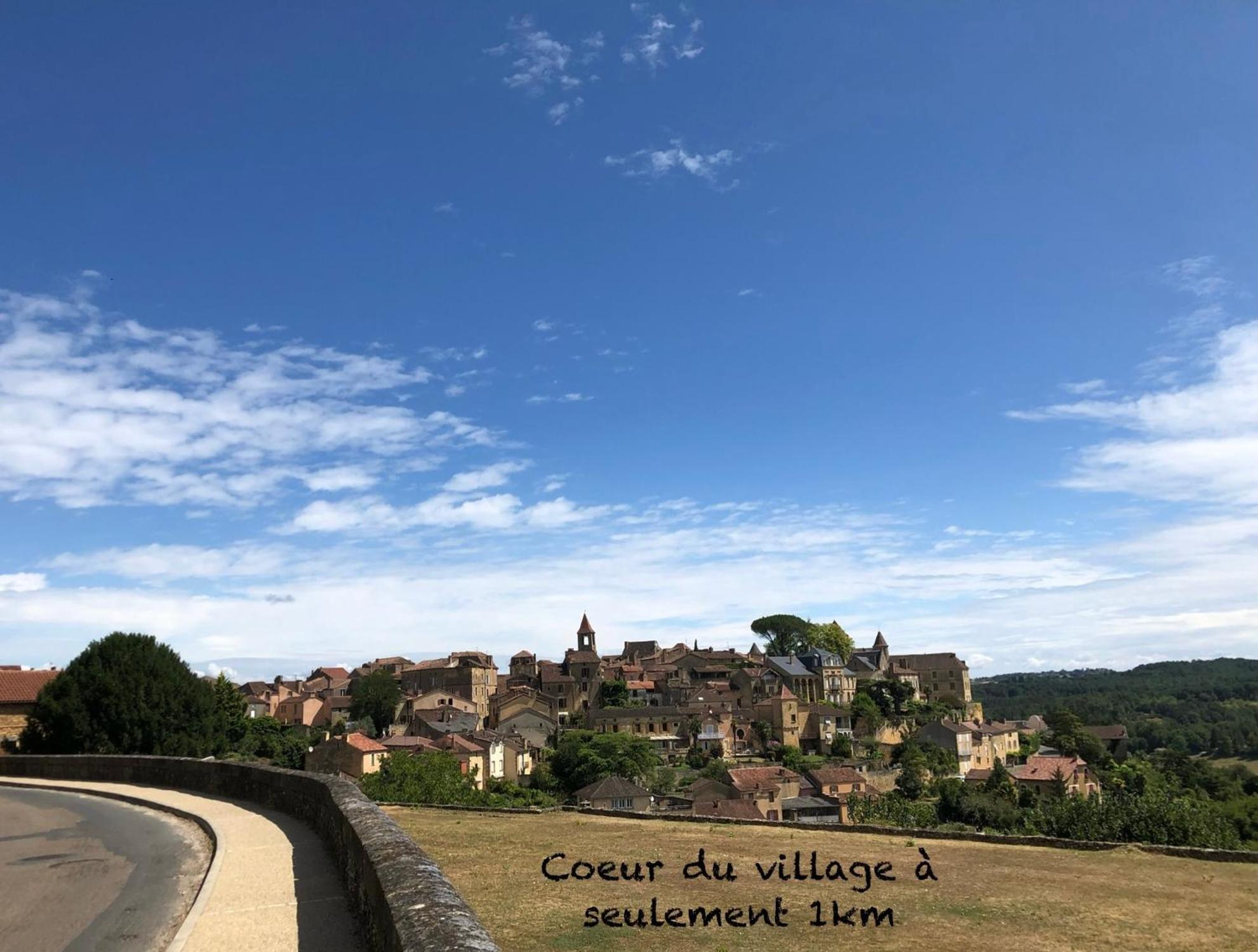Pays-de-Belvès. Maison entre campagne et village. Esterno foto