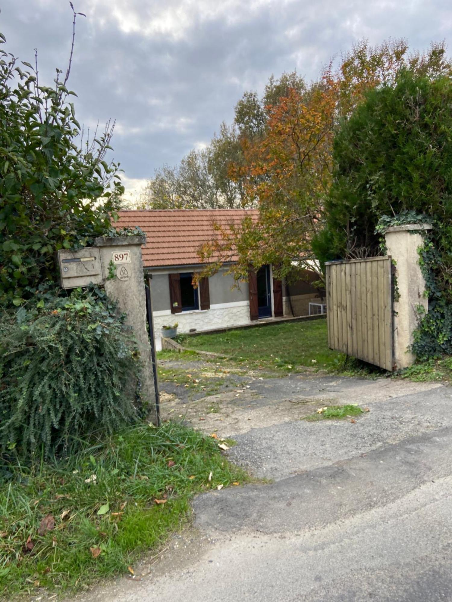 Pays-de-Belvès. Maison entre campagne et village. Esterno foto